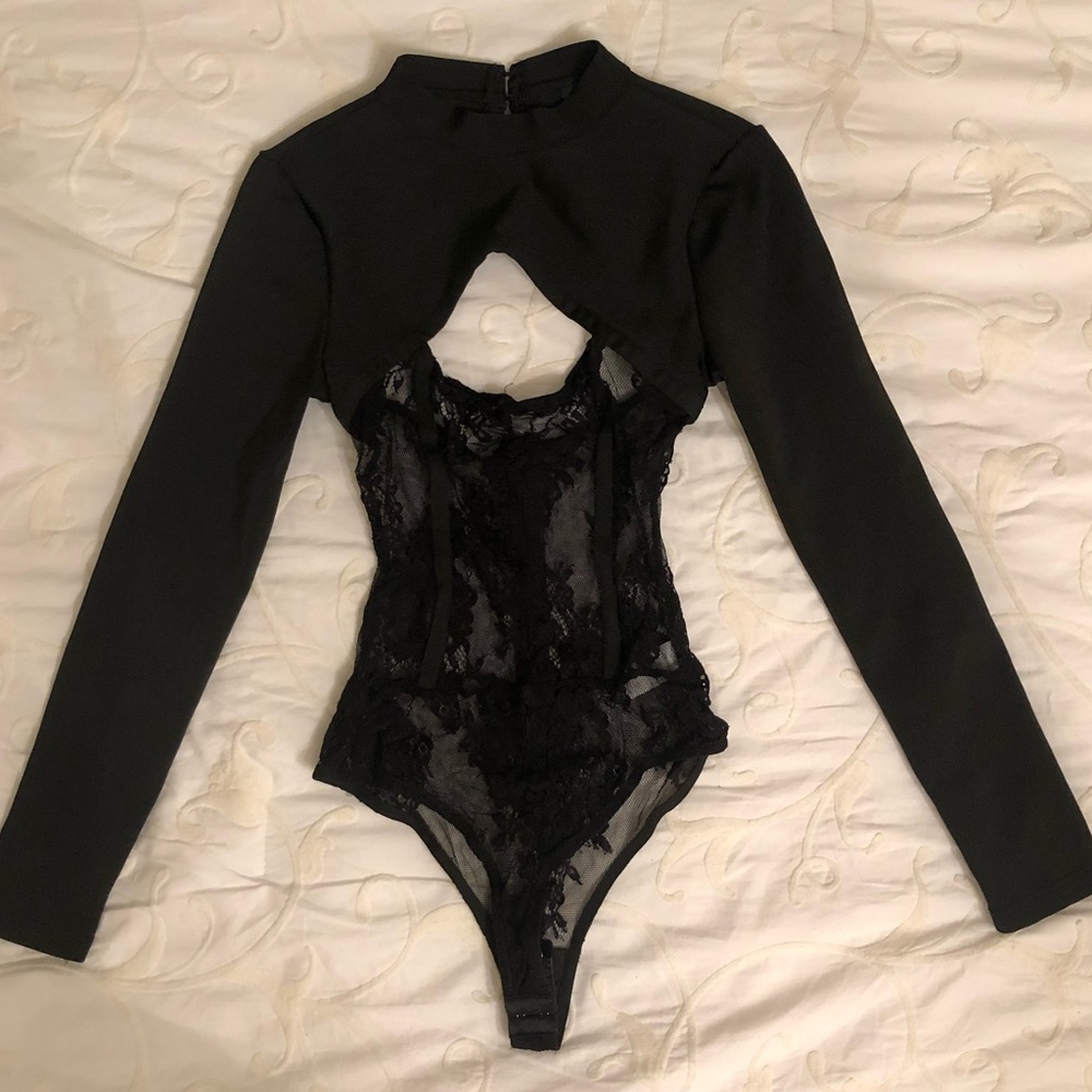 AKIRA Black lace bodysuit size:small